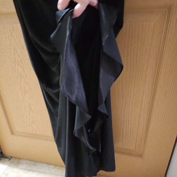 Black Evening Gown - Picture 6 of 8